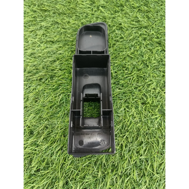 Накладка кнопок стеклоподъемника (салон) Volkswagen Tiguan 5N 2011 1.4 CAVA 5n1867256a