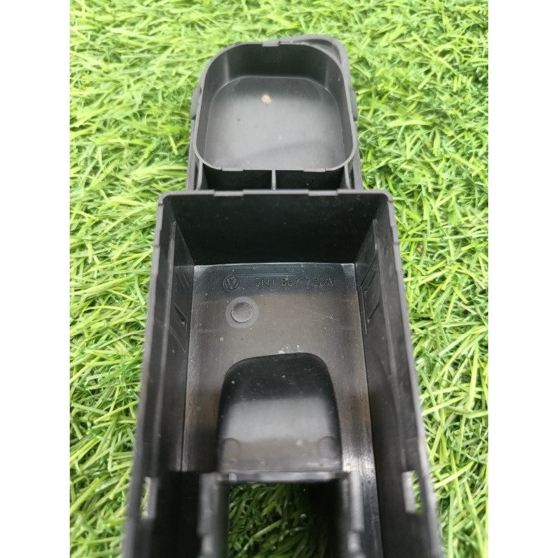 Накладка кнопок стеклоподъемника (салон) Volkswagen Tiguan 5N 2011 1.4 CAVA 5n1867256a