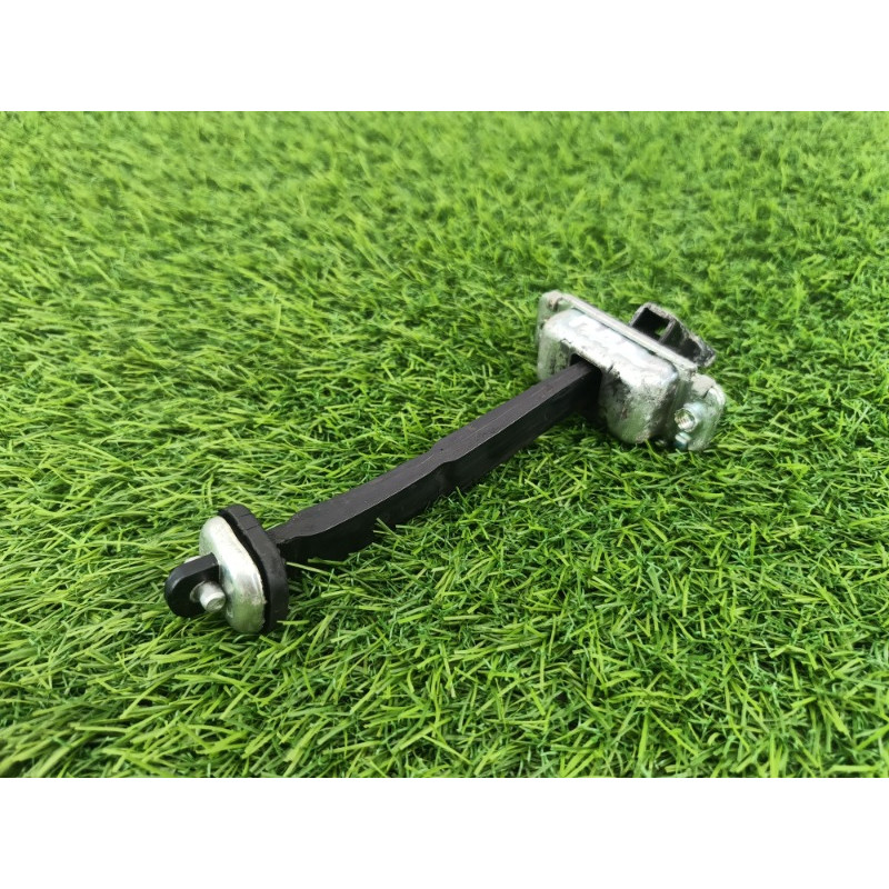 Ограничитель двери (кузов и элементы) Chevrolet Captiva C140 2011 2.2 D (z22d1) 95929941