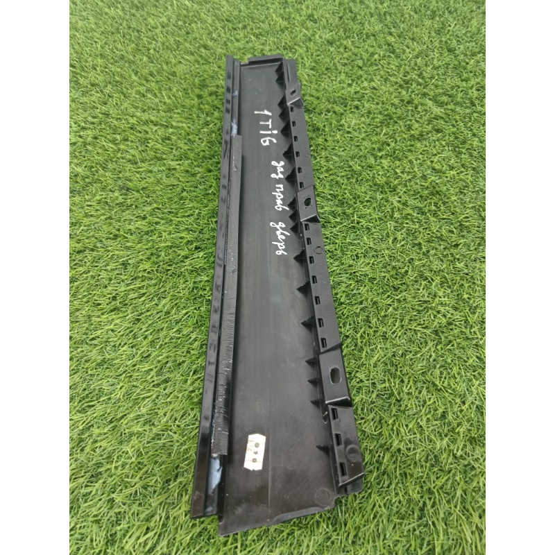 Накладка двери боковая (кузов и элементы) Volkswagen Tiguan 5N 2011 1.4 CAVA 5n0839902a