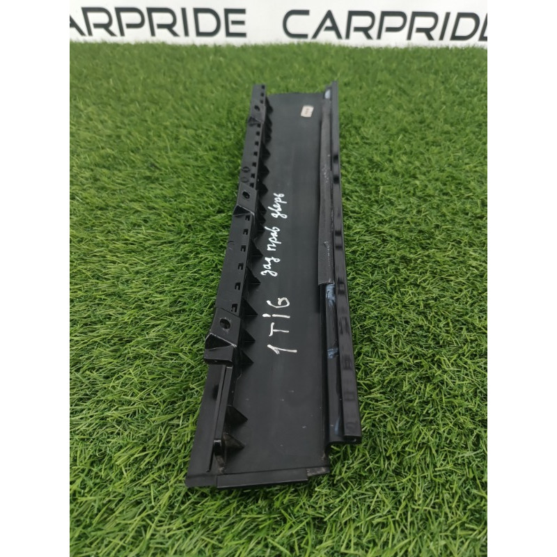 Накладка двери боковая (кузов и элементы) Volkswagen Tiguan 5N 2011 1.4 CAVA 5n0839902a