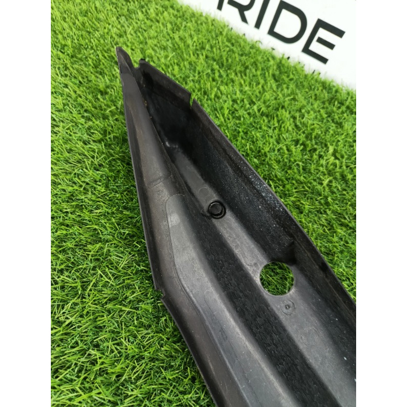 Уплотнитель крыла (кузов и элементы) Mercedes-Benz E-class w212 2013 2.2 CDI a2128890125