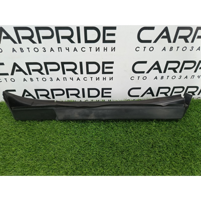Уплотнитель крыла (кузов и элементы) Mercedes-Benz E-class w212 2013 2.2 CDI a2128890225