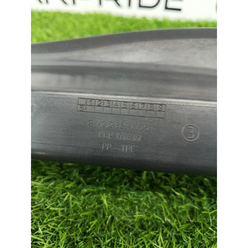 Уплотнитель крыла (кузов и элементы) Mercedes-Benz E-class w212 2013 2.2 CDI a2128890225