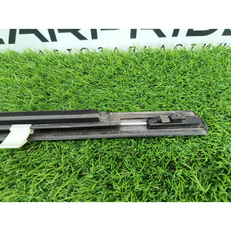 Молдинг стекла (кузов и элементы) Chevrolet Captiva C140 2011 2.2 D (z22d1) 20957026