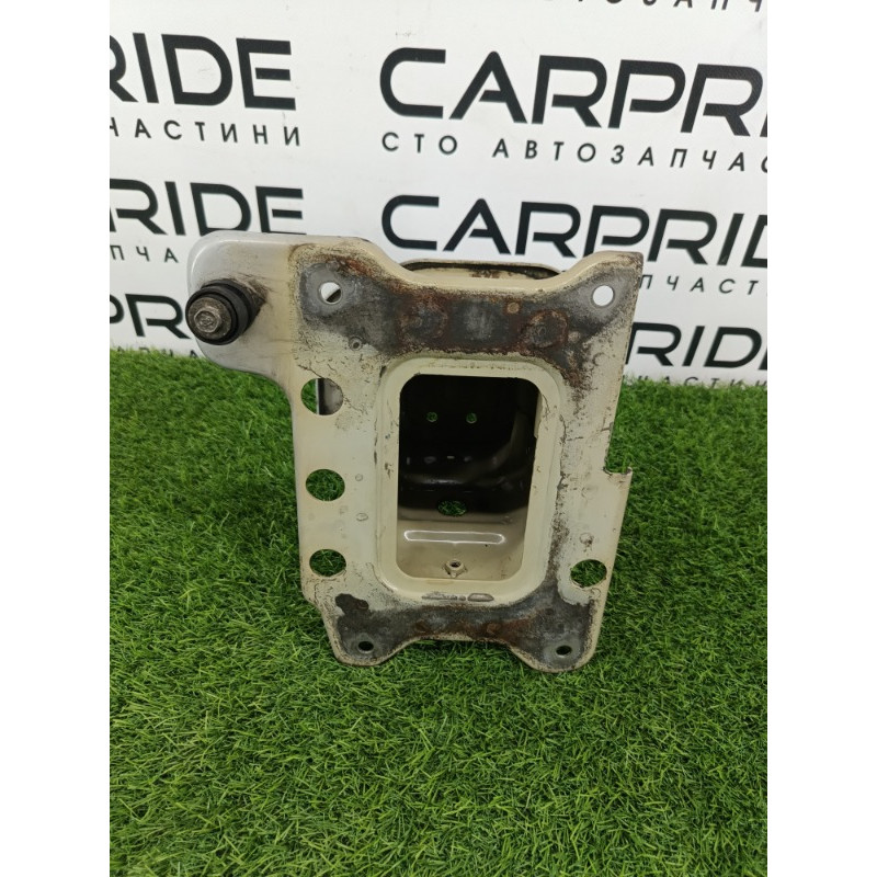 Кронштейн усилителя бампера (стекла и зеркала) Chevrolet Captiva C140 2011 2.2 D (z22d1) 94551355