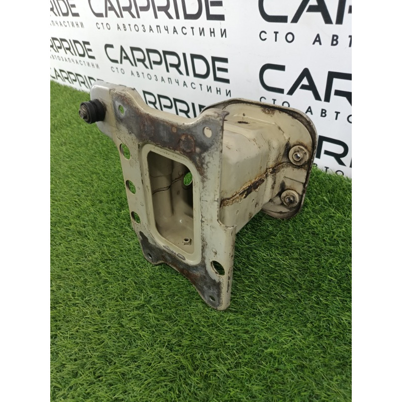 Кронштейн усилителя бампера (стекла и зеркала) Chevrolet Captiva C140 2011 2.2 D (z22d1) 94551355