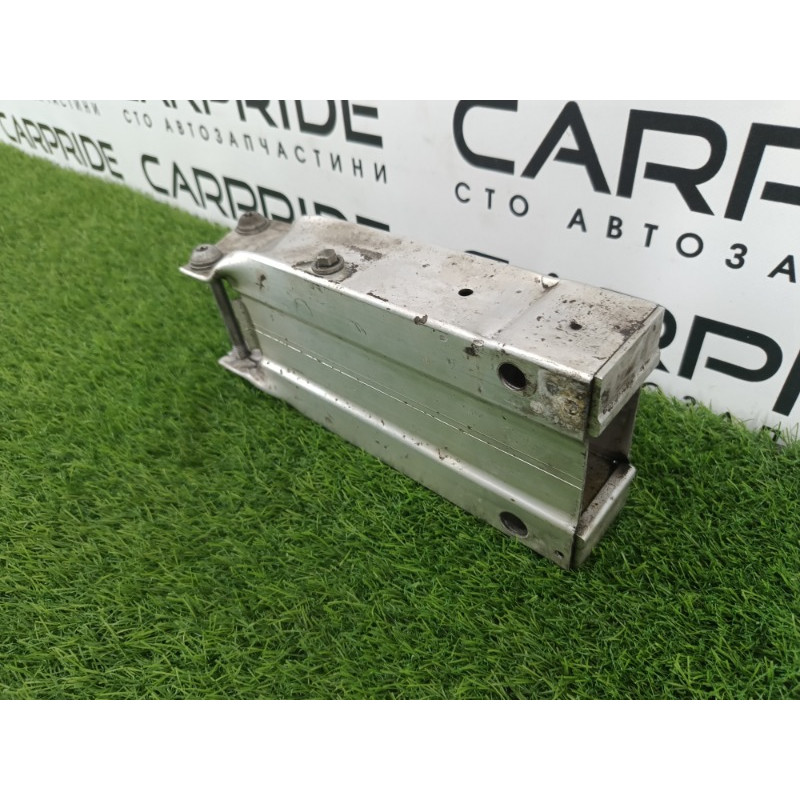 Кронштейн усилителя бампера (стекла и зеркала) Mercedes-Benz E-class w212 2013 2.2 CDI a2126200995