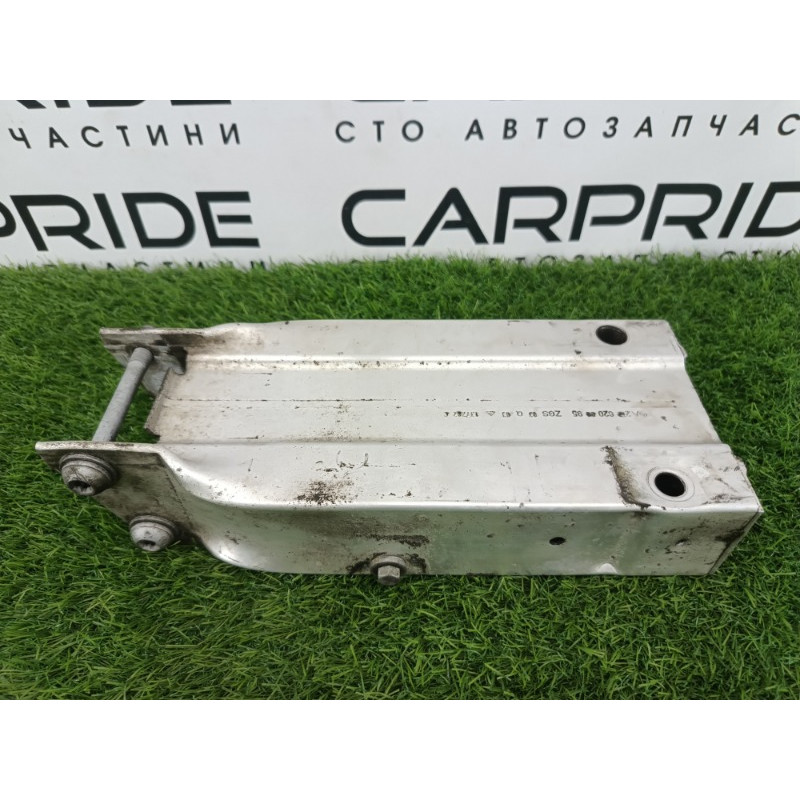 Кронштейн усилителя бампера (стекла и зеркала) Mercedes-Benz E-class w212 2013 2.2 CDI a2126200995