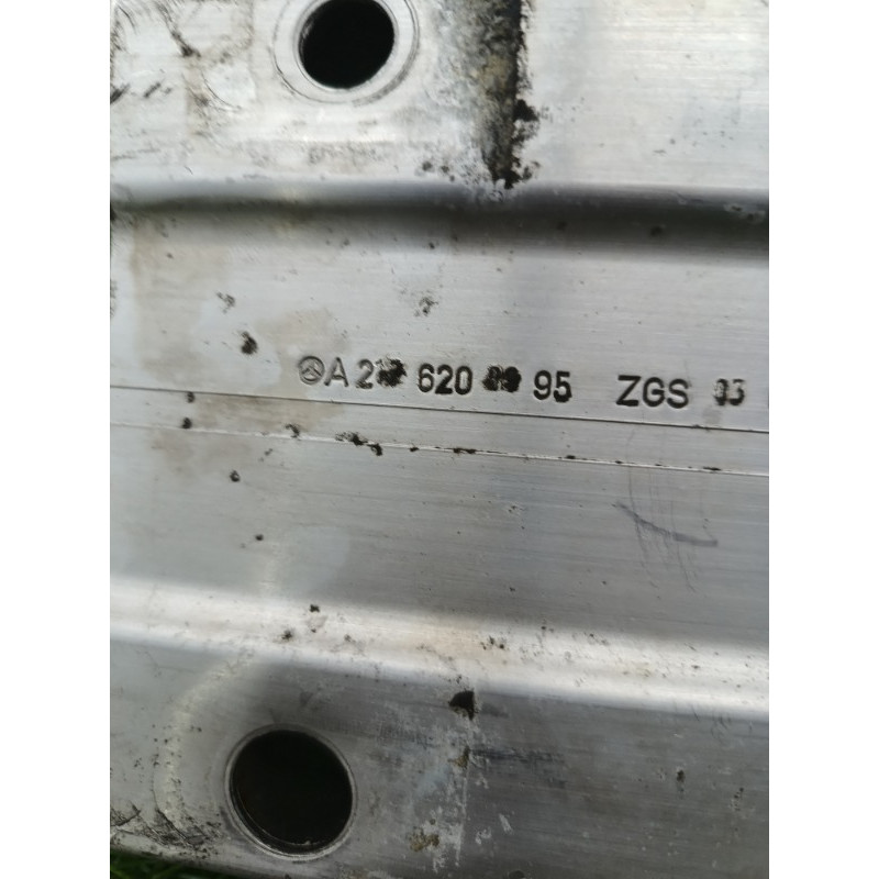 Кронштейн усилителя бампера (стекла и зеркала) Mercedes-Benz E-class w212 2013 2.2 CDI a2126200995