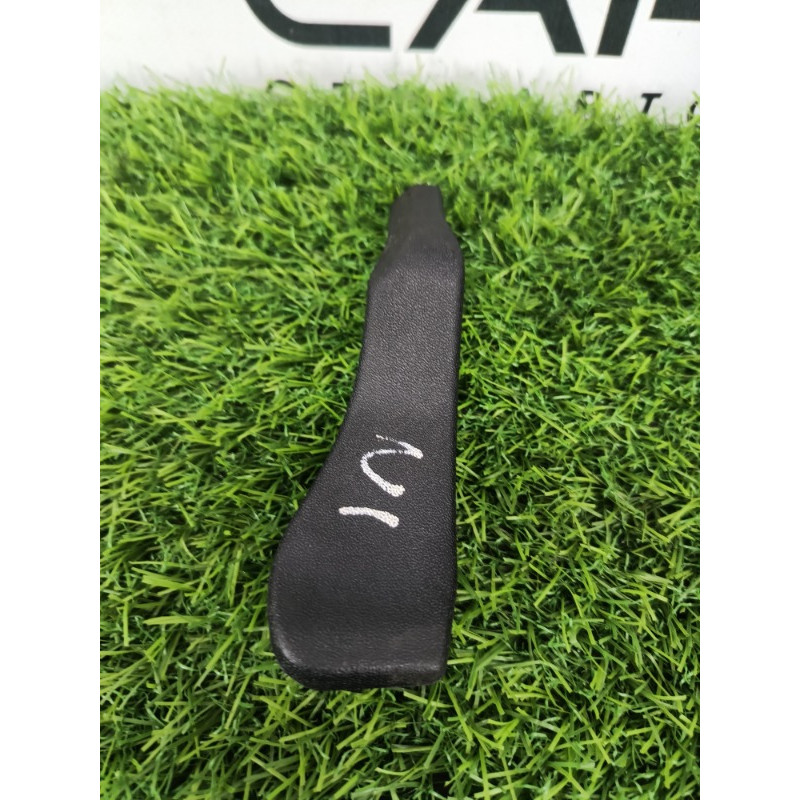 Накладка петли капота (кузов и элементы) AUDI A6 C7 2011 2.0 tdi 4g8823630