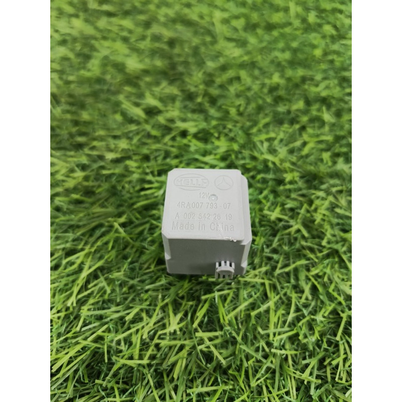 Реле (электрика) Mercedes-Benz E-class w212 2013 2.2 CDI a0025422619