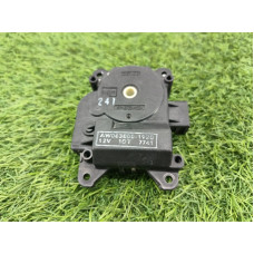 Привод заслонки отопителя