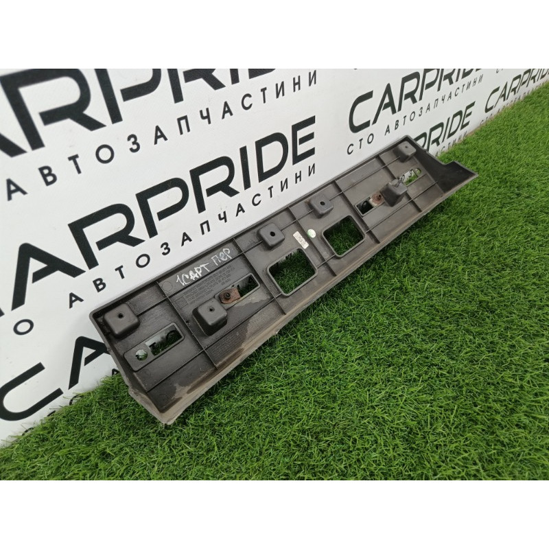 Площадка номерного знака (кузов и элементы) Chevrolet Captiva C140 2011 2.2 D (z22d1) 95471638