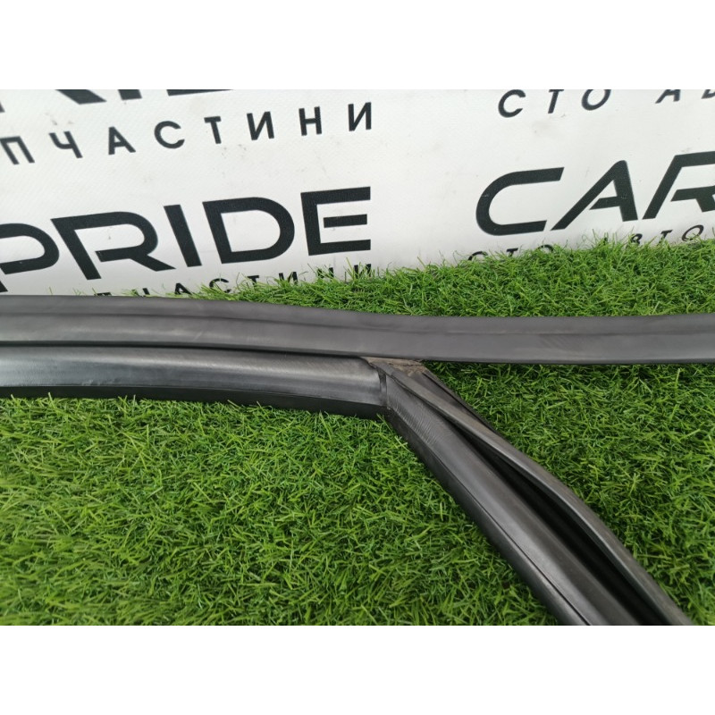 Уплотнитель стекла двери (кузов и элементы) AUDI A6 C7 2011 2.0 tdi 4g0837440