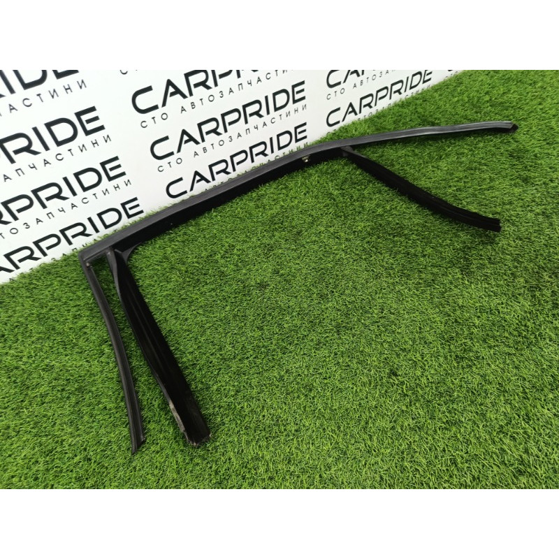 Уплотнитель стекла двери (кузов и элементы) Mercedes-Benz E-class w212 2013 2.2 CDI