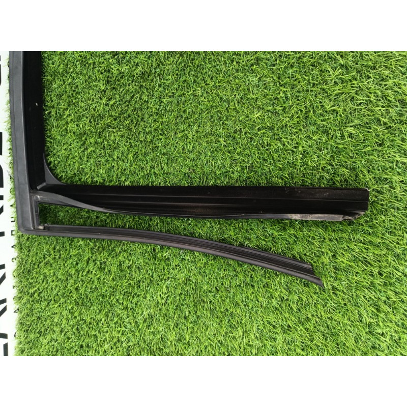 Уплотнитель стекла двери (кузов и элементы) Mercedes-Benz E-class w212 2013 2.2 CDI