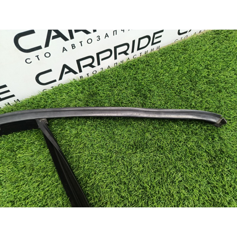 Уплотнитель стекла двери (кузов и элементы) Mercedes-Benz E-class w212 2013 2.2 CDI