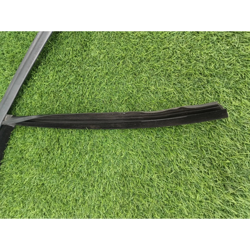 Уплотнитель стекла двери (кузов и элементы) Mercedes-Benz E-class w212 2013 2.2 CDI