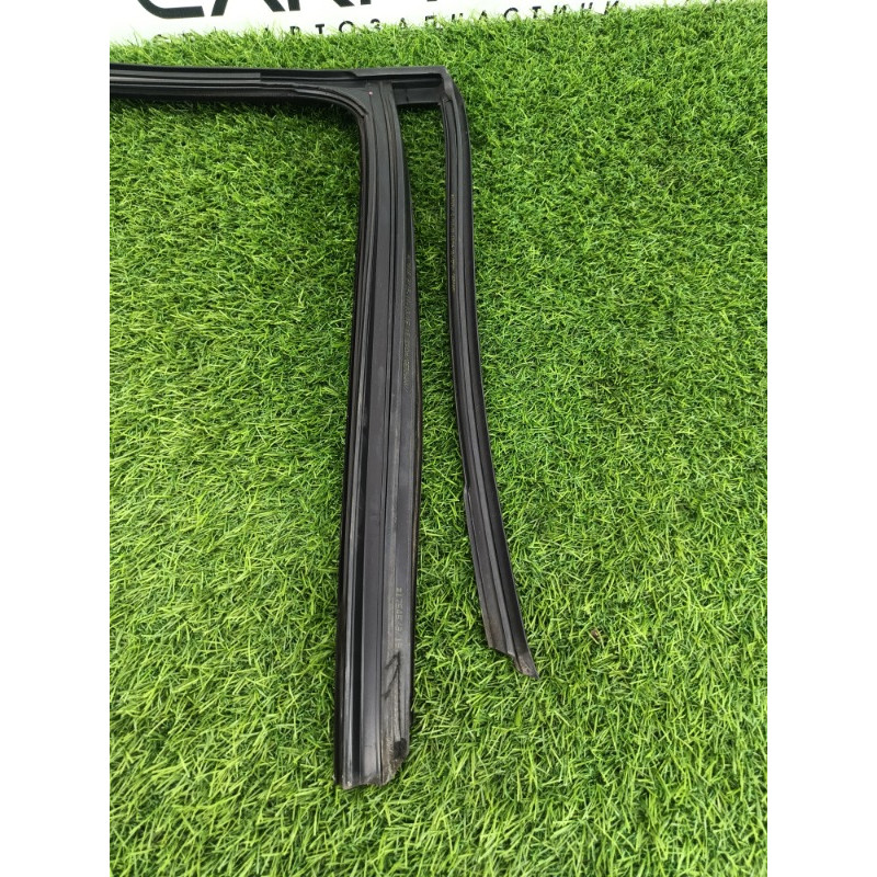 Уплотнитель стекла двери (кузов и элементы) Mercedes-Benz E-class w212 2013 2.2 CDI