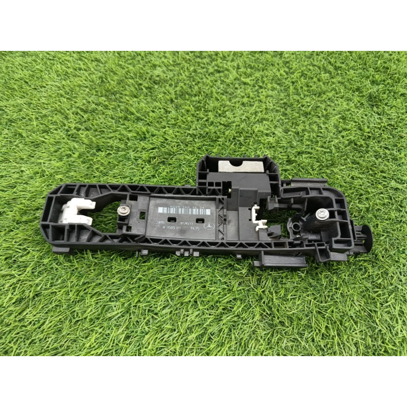 Кронштейн ручки двери (кузов и элементы) Mercedes-Benz E-class w212 2013 2.2 CDI a2047601634