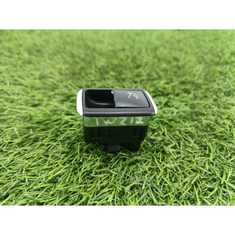 Кнопка открывания крышки багажника (электрика / кнопки) Mercedes-Benz E-class w212 2013 2.2 CDI a2129059200