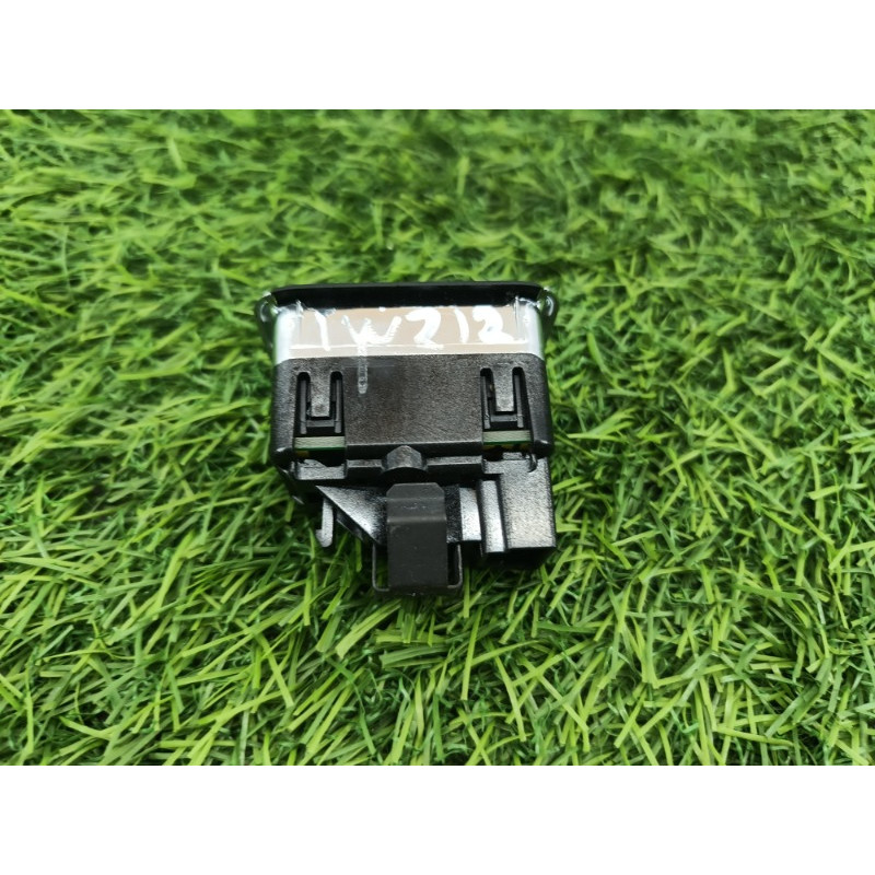 Кнопка открывания крышки багажника (электрика / кнопки) Mercedes-Benz E-class w212 2013 2.2 CDI a2129059200