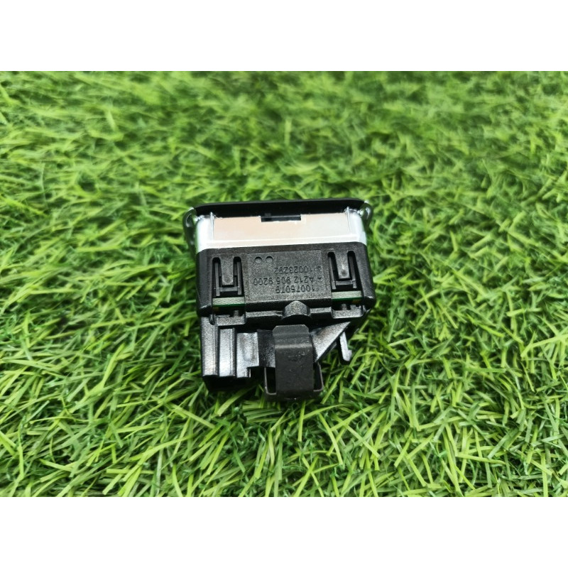 Кнопка открывания крышки багажника (электрика / кнопки) Mercedes-Benz E-class w212 2013 2.2 CDI a2129059200