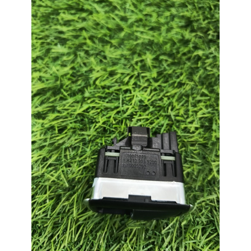 Кнопка открывания крышки багажника (электрика / кнопки) Mercedes-Benz E-class w212 2013 2.2 CDI a2129059200