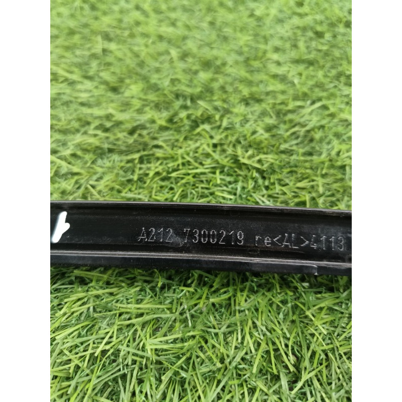 Направляющая стекла двери (кузов и элементы) Mercedes-Benz E-class w212 2013 2.2 CDI a2127300219