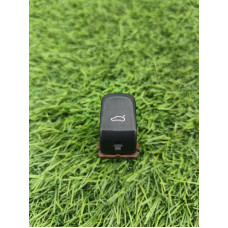 Кнопка открывания крышки багажника