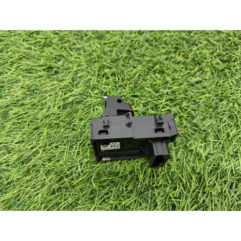 Кнопка стеклоподъемника (электрика / кнопки) Subaru Forester SK 2020 2.5 83071FL310