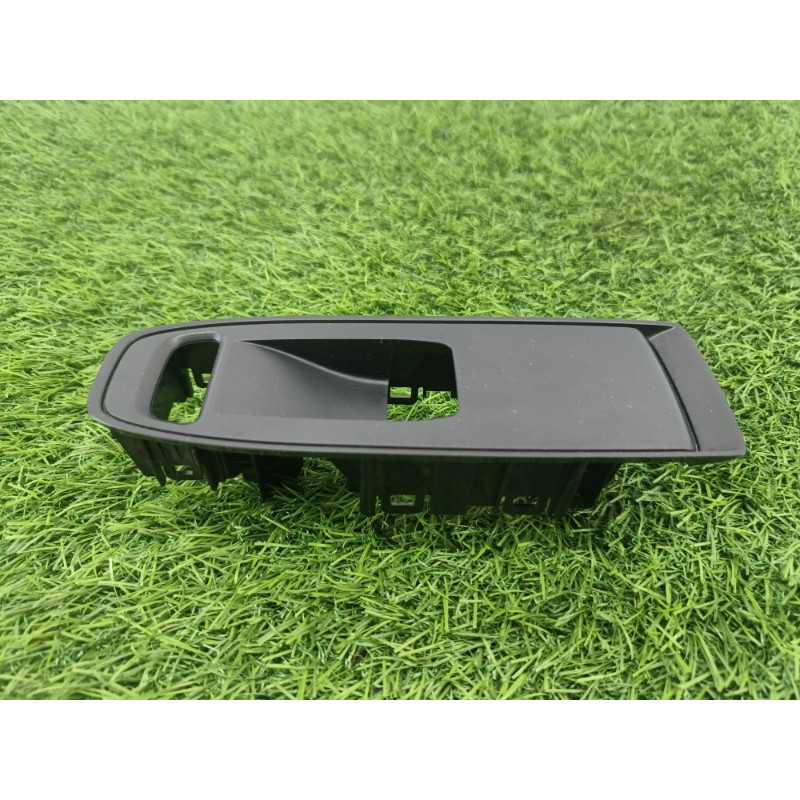 Накладка кнопок склопідйомника (салон) Subaru Forester SK 2020 2.5 83472FL010