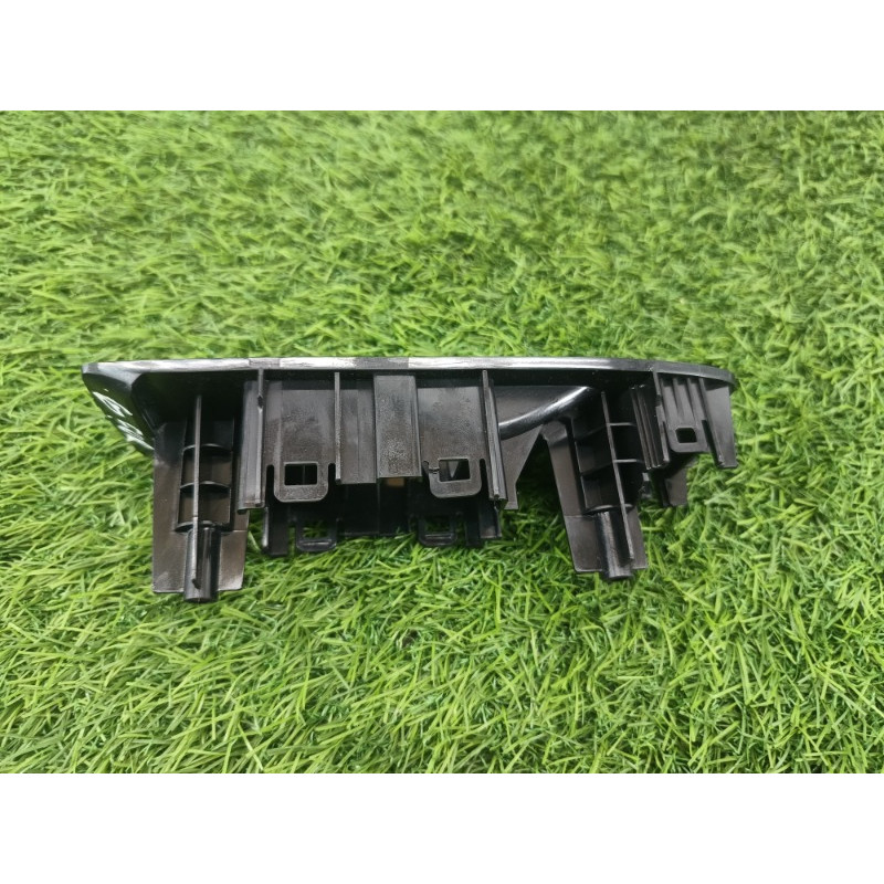 Накладка кнопок склопідйомника (салон) Subaru Forester SK 2020 2.5 83472FL010