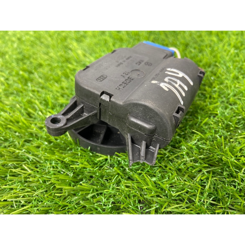 Привод заслонки отопителя (отопление и кондиционирование) AUDI A4 B6 2003 1.8 BFB 8e2820511c