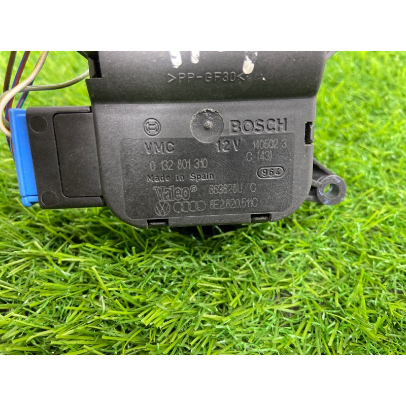 Привод заслонки отопителя (отопление и кондиционирование) AUDI A4 B6 2003 1.8 BFB 8e2820511c