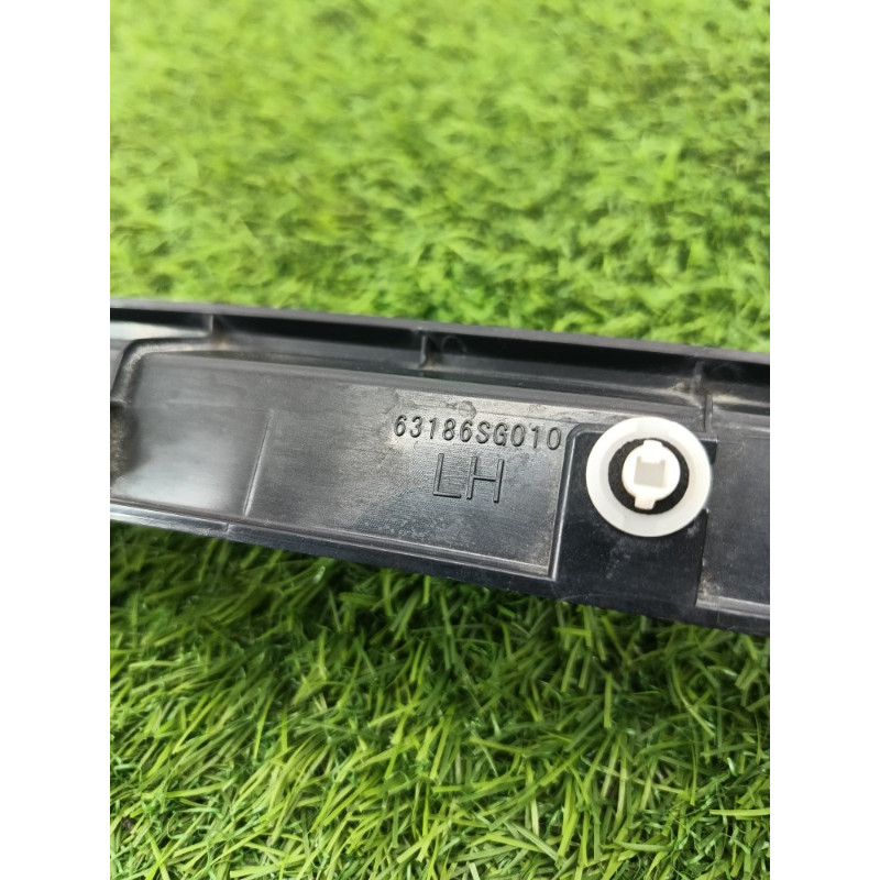 Накладка кришки багажника (кузов і елементи) Subaru Forester SJ 63186sg010
