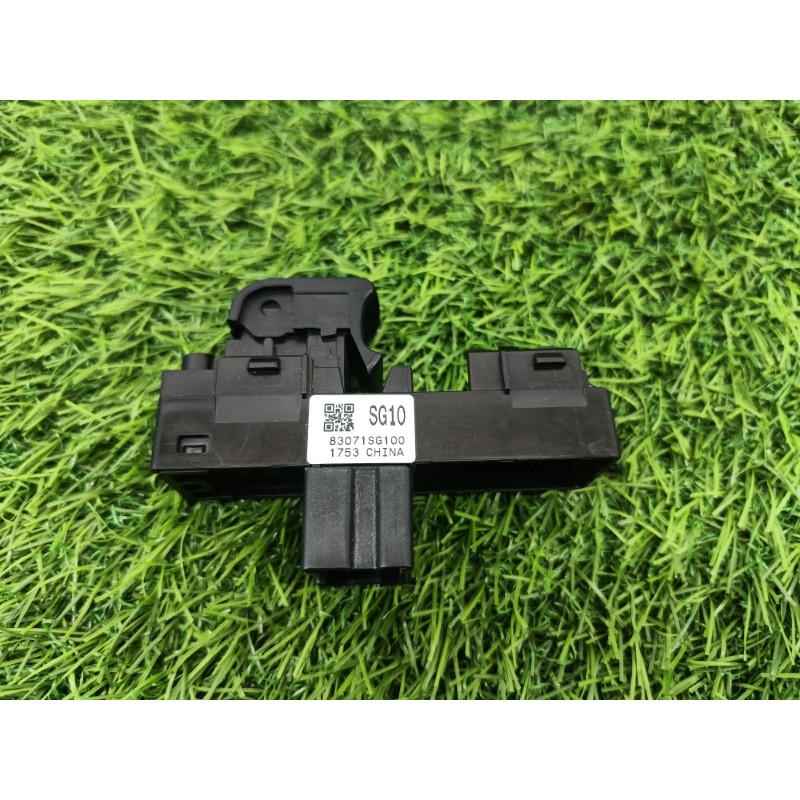 Кнопка стеклоподъемника (электрика / кнопки) Subaru Forester SJ 83071sg100