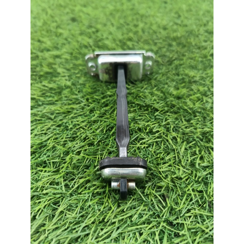 Ограничитель двери (кузов и элементы) Chevrolet Captiva C140 2011 2.2 D (z22d1) 95929942