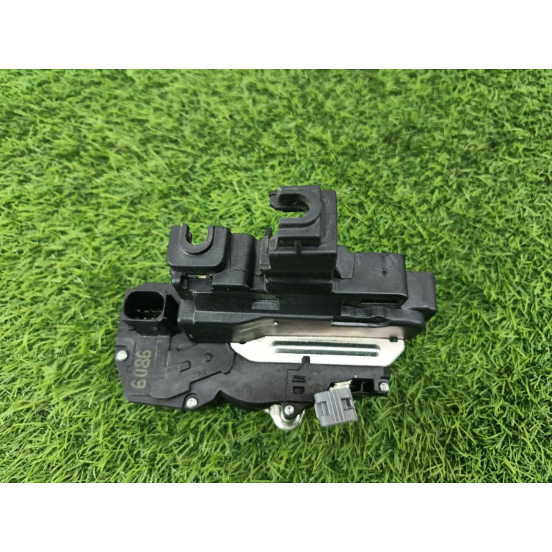 Замок дверей (кузов і елементи) Chevrolet Captiva C140 2011 2.2 D (z22d1) 94551343