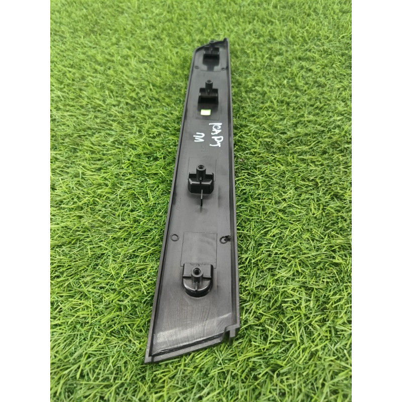 Декоративная накладка карты двери (салон) Chevrolet Captiva C140 2011 2.2 D (z22d1) 96630763