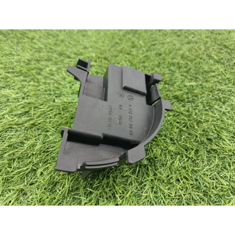 Накладка замка крышки багажника (салон) Mercedes-Benz E-class w212 2013 2.2 CDI a2127570008