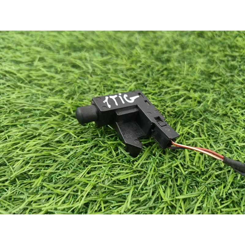 Концевик (электрика) Volkswagen Tiguan 5N 2011 1.4 CAVA 1j0947561