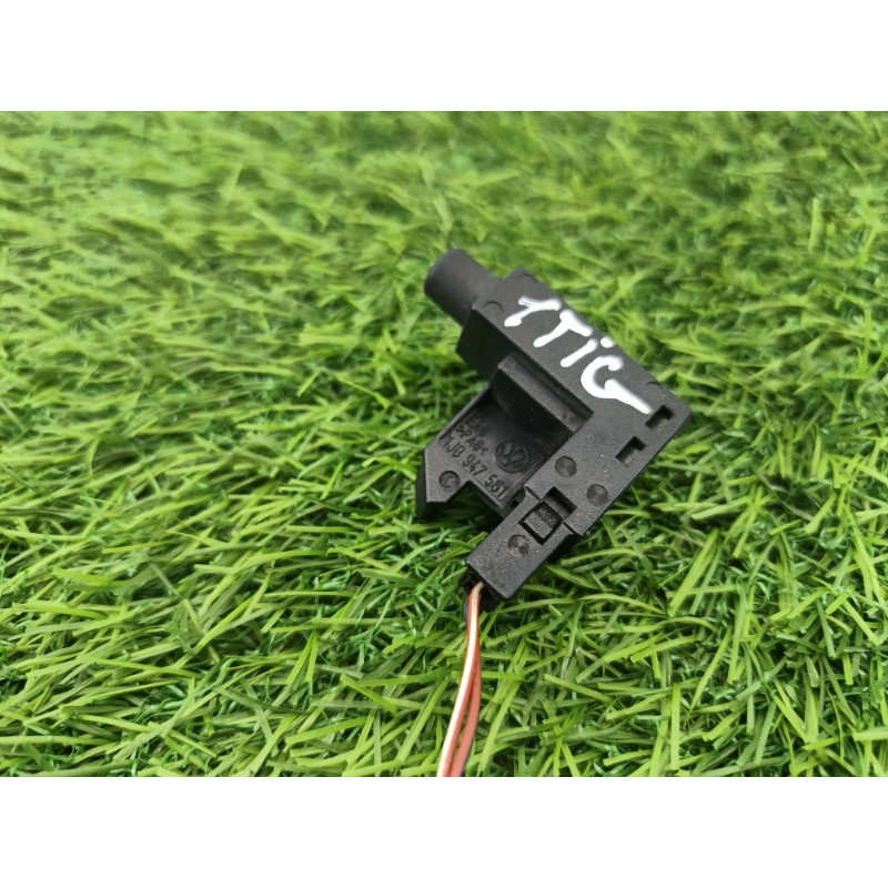 Концевик (электрика) Volkswagen Tiguan 5N 2011 1.4 CAVA 1j0947561