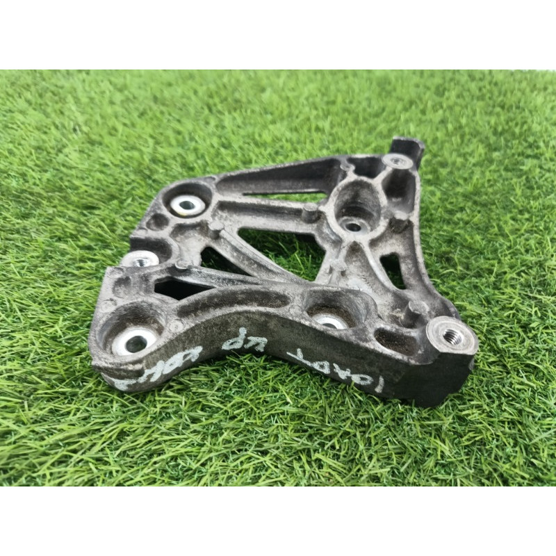 Кронштейн компрессора кондиционера (кронштейны двигателя) Chevrolet Captiva C140 2011 2.2 D (z22d1) 96868422