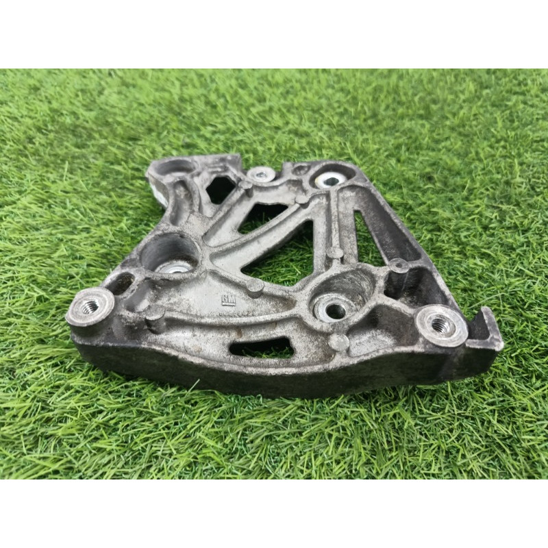 Кронштейн компрессора кондиционера (кронштейны двигателя) Chevrolet Captiva C140 2011 2.2 D (z22d1) 96868422