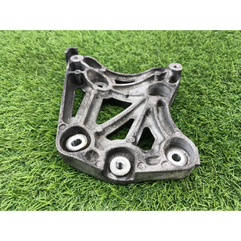 Кронштейн компрессора кондиционера (кронштейны двигателя) Chevrolet Captiva C140 2011 2.2 D (z22d1) 96868422