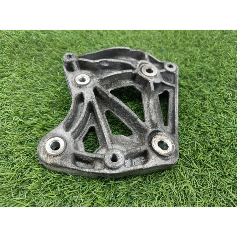 Кронштейн компрессора кондиционера (кронштейны двигателя) Chevrolet Captiva C140 2011 2.2 D (z22d1) 96868422