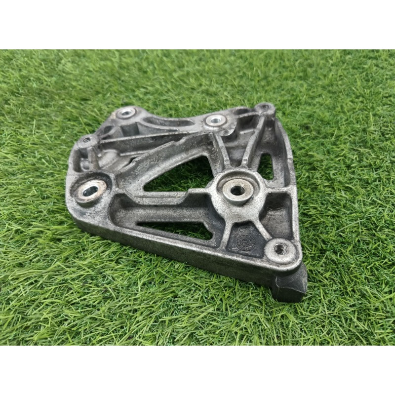 Кронштейн компрессора кондиционера (кронштейны двигателя) Chevrolet Captiva C140 2011 2.2 D (z22d1) 96868422