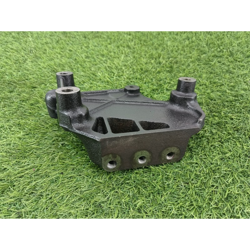 Кронштейн двигателя (кронштейны двигателя) Chevrolet Captiva C140 2011 2.2 D (z22d1) 25182554